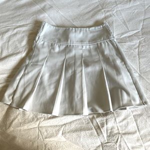 hollister :: pleated skirt